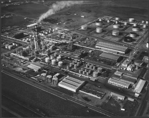 Stanvac Oil Refinery, Altona, Victoria, 1961 [picture] / Wolfgang Sievers