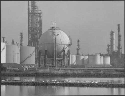 Mobil Altona Refinery, Victoria, 1975, 2 [picture] / Wolfgang Sievers