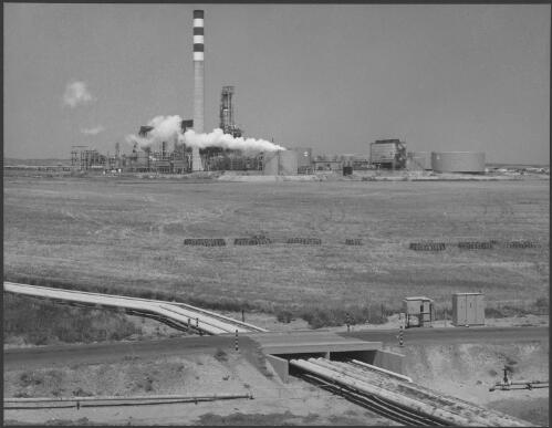 Mobil Oil Refinery, Port Stanvac, South Australia, 1975 [1] [picture] / Wolfgang Sievers