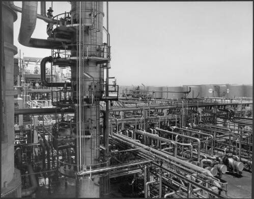 Mobil Lube Oil Refinery, Port Stanvac, South Australia, 1975 [picture] / Wolfgang Sievers