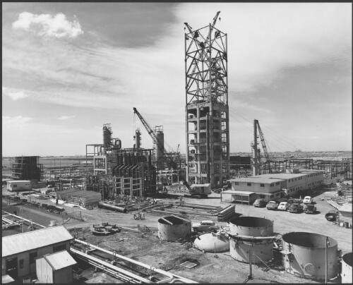 Stanvac oil refinery [construction], Altona, Victoria, 1954, [9] [picture] / Wolfgang Sievers