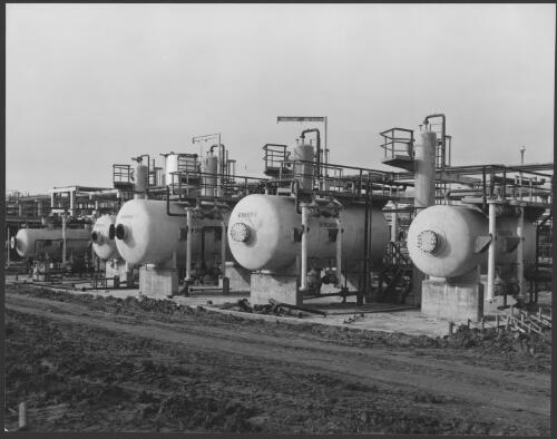 [Steel tanks at] Stanvac oil refinery, Altona, Victoria, 1954 [picture] / Wolfgang Sievers