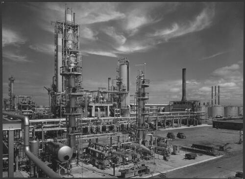 Stanvac oil refinery, Altona, Victoria, 1955, [3] [picture] / Wolfgang Sievers
