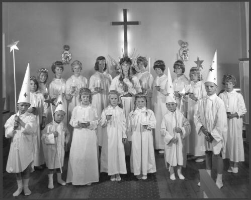 Children's procession, the feast of Saint Lucia, Swedish Church, Toorak, [Victoria], 1962 [picture] / Wolfgang Sievers