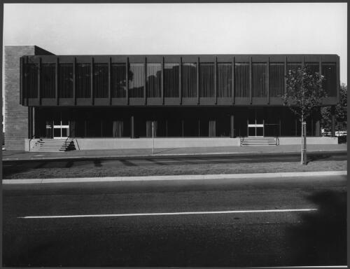 [Exterior of] Architects Yuncken Freeman's own offices, 411 King Street, Melbourne, [Victoria], 1970 [3] [picture] / Wolfgang Sievers