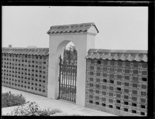 Steel gate and crematorium plaques built into a wall, New South Wales, 28 February 1931 [picture]