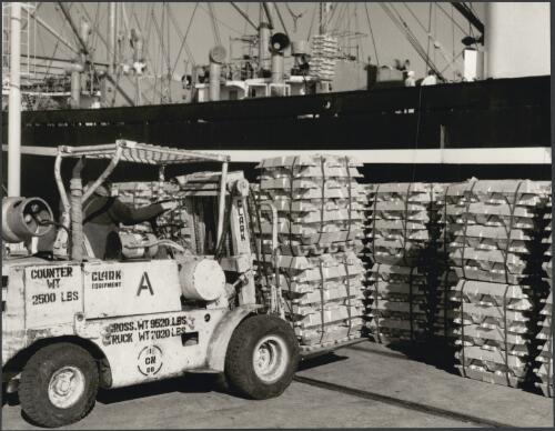 Loading aluminium from Alcoa at Geelong City wharf, Victoria, 1973, 2 [picture] / Wolfgang Sievers