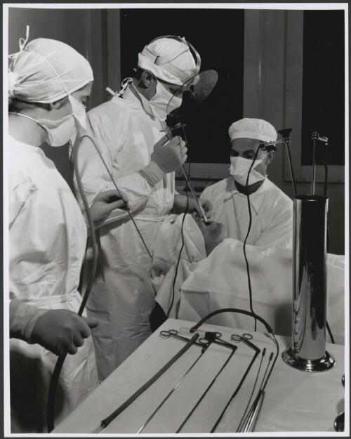 Medical operation at a Melbourne hospital [picture] / Wolfgang Sievers