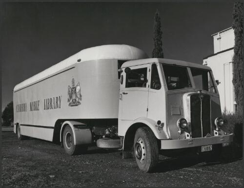 Balm paints application on Canberra library truck [picture] / Wolfgang Sievers