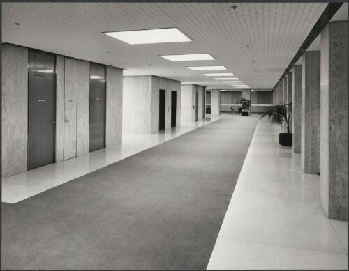 Corridor with a desk at the end in the AMP offices, Melbourne, 1970 [picture] / Wolfgang Sievers