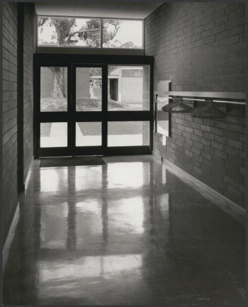View through doorway at the Peninsula School, Mt. Eliza, Victoria, 1966, architects Bates, Smart and McCutcheon [picture] / Wolfgang Sievers
