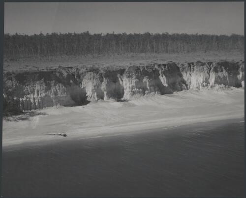 Bauxite coastline, Weipa, Cape York, Queensland, 1964, 3 [picture] / Wolfgang Sievers