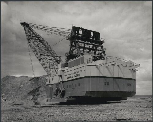 The largest dragline at Moura coal mine, Central Queensland, 1963, 2 [picture] / Wolfgang Sievers