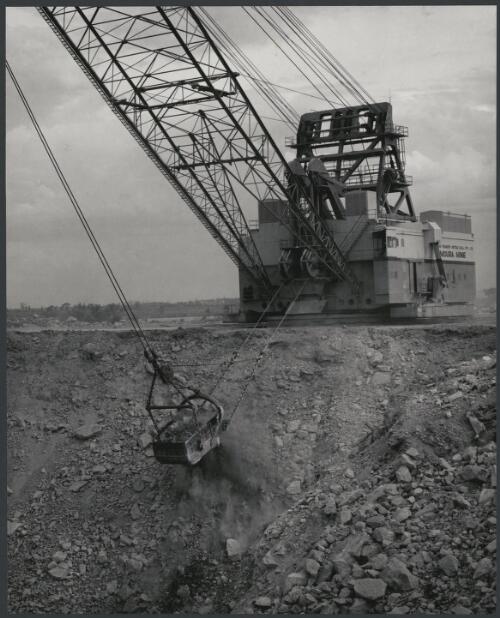Dragline at Moura coal mine, Central Queensland, 1963, 3 [picture] / Wolfgang Sievers