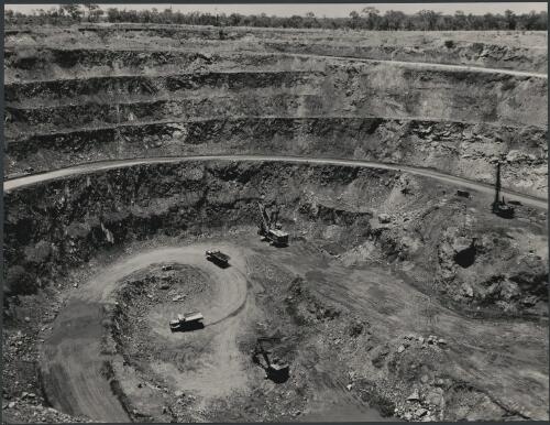 Conzinc's opencut uranium mine, Rum Jungle, Nth Qld [i.e. N.T.], 1957, 3 [picture] / Wolfgang Sievers