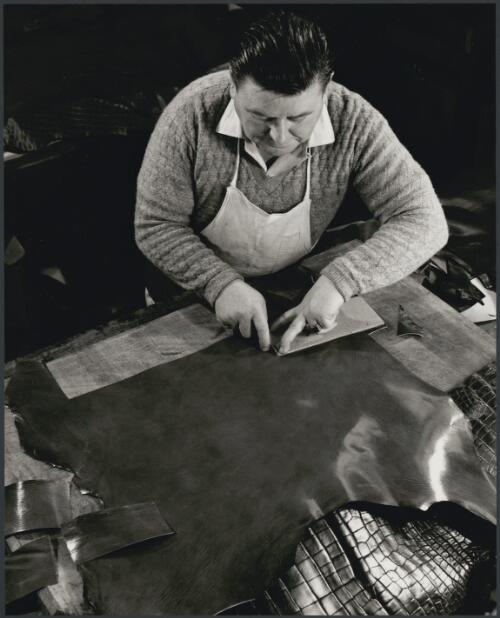 Marking out leather, Lyall Robertson, Robex Leather, Sandringham, Victoria, 1 [picture] / Wolfgang Sievers