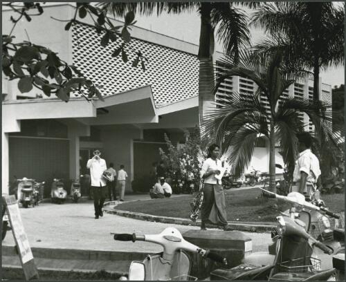 University courtyard, Kuala Lumpur, Malaysia, 1966 [picture] / Wolfgang Sievers