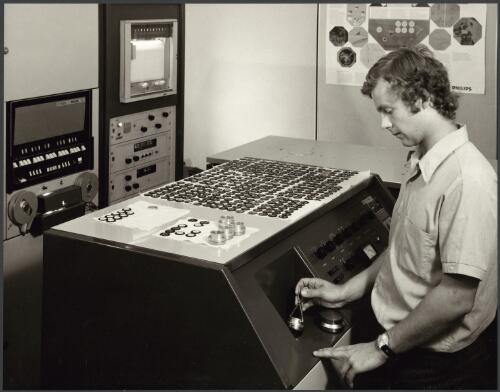 Hamersley Iron Laboratories, man operating an x-ray fluorescence spectrometer, Dampier, Western Australia, 1974, 2 [picture] / Wolfgang Sievers