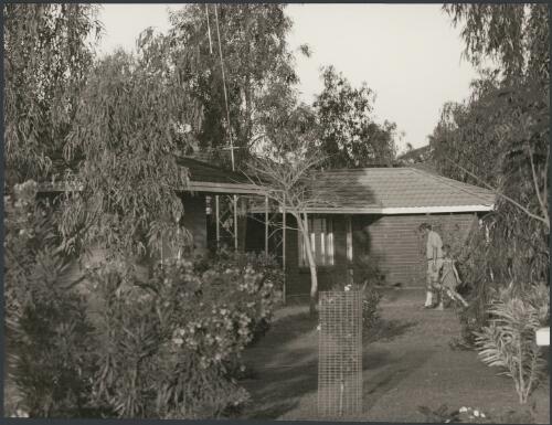 Hamersley Iron housing at Tom Price, Western Australia, 1975, 1 [picture] / Wolfgang Sievers
