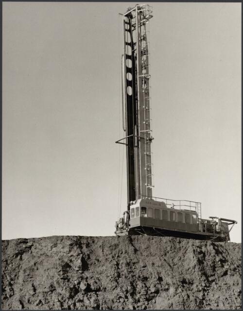 Hamersley Iron, iron ore mining at Paraburdoo, Western Australia, 1974 [picture] / Wolfgang Sievers