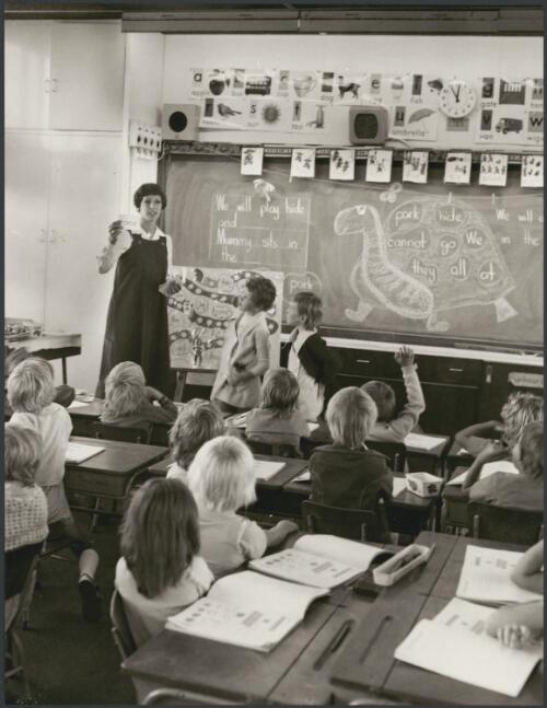 Hamersley Iron, teacher with her class in a primary school at Dampier, Western Australia, 1977, 5 [picture] / Wolfgang Sievers