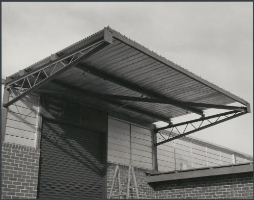 Lysaght Klarinda Cascaline roofing at Standard Steel, Melbourne, Victoria, 1960, [2] [picture] / Wolfgang Sievers