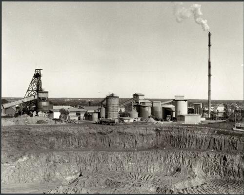 View of the North Kalgurli Mine, Kalgoorlie, Western Australia, 1984 [picture] / Wolfgang Sievers