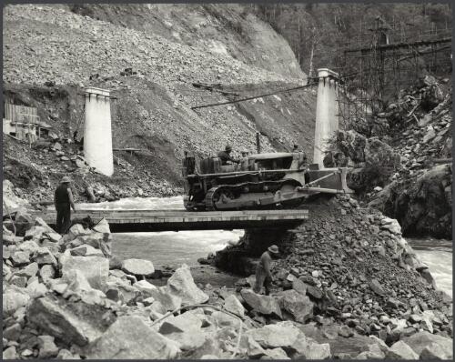 Construction work at Tumut River, New South Wales, 1957, 2 [picture] / Wolfgang Sievers