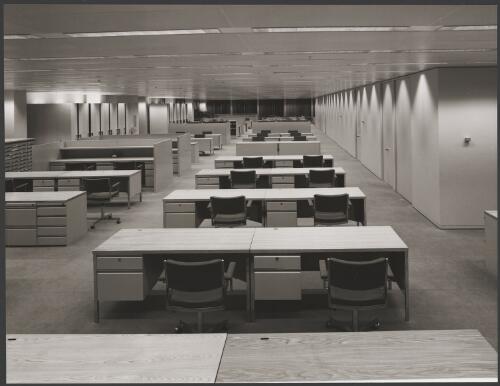Office space at the Eagle Star Insurance building, Bourke Street, Melbourne, 1972 [picture] / Wolfgang Sievers