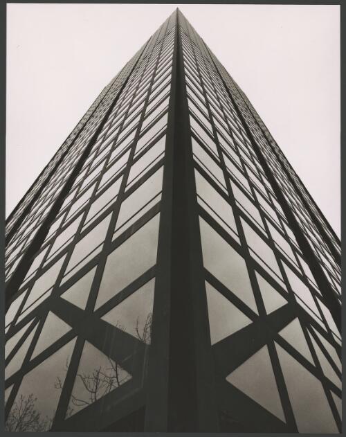 Looking up at BHP House, 140 William Street, Melbourne, 1973, 2 [picture] / Wolfgang Sievers