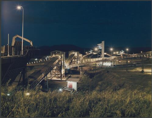 Drayton Coal Mine at night, Hunter Valley, NSW, 1985, 1 [picture] / Wolfgang Sievers