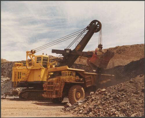 Hamersley Iron, iron ore mining, Paraburdoo, Western Australia, 1974, 2 [picture] / Wolfgang Sievers