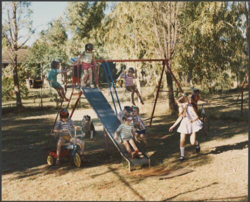 Hamersley Iron, Kindergarten at Tom Price, Western Australia, 1974 [picture] / Wolfgang Sievers