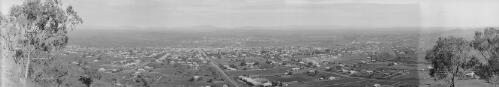 Panoramic elevated view of Tamworth, New South Wales [picture] / EB Studios