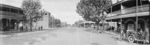 Panoramic view of Peel Street, Tamworth, New South Wales, 2 [picture] / EB Studios