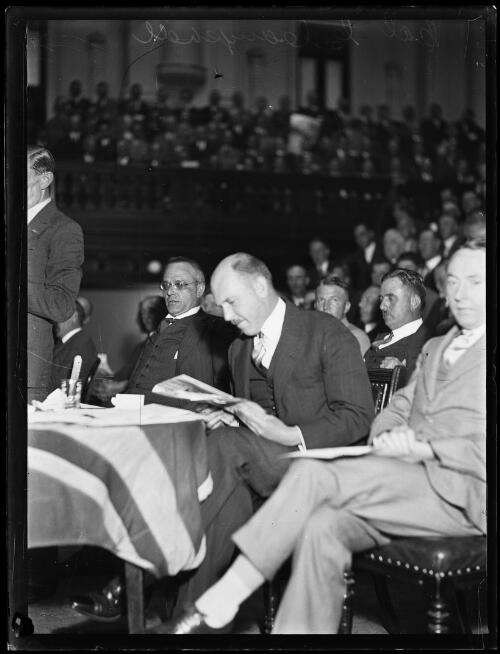 Public meeting of the New Guard with Colonel Eric Campbell in the chair, Sydney Town Hall, Sydney, New South Wales, 19 January 1932 [picture]