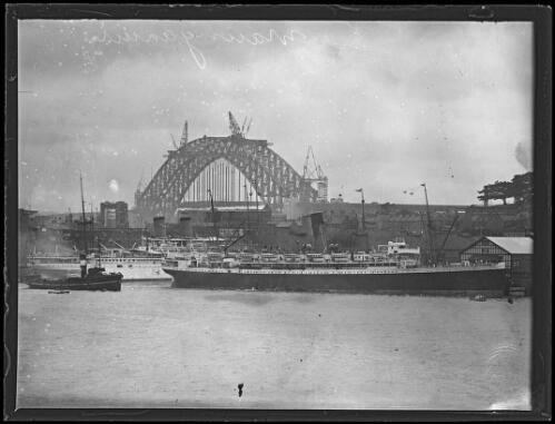 S.S. Maunganui with the Sydney Harbour Bridge in background, New South Wales, ca. 1930s [picture]