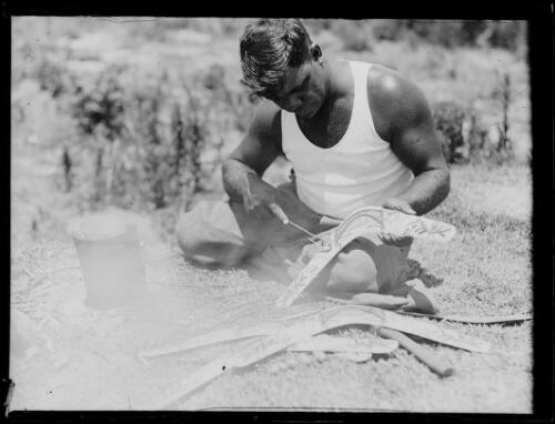 Aboriginal man decorating boomerangs, La Perouse, New South Wales, 3 January 1933 [picture]