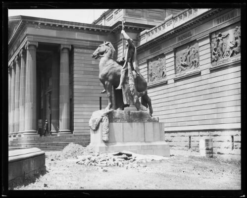 Gilbert Bayers Offering of Peace statues outside the Art Gallery of New South Wales, ca. 1930s [picture]