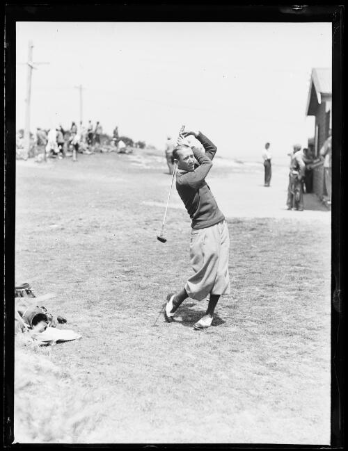W. Thompson of Dee Why playing gold, New South Wales, 15 November 1935 [picture]
