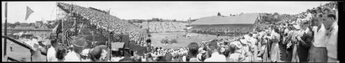 Panorama of a tennis match at White City tennis courts, Rushcutters Bay, New South Wales, ca. 1940, 2 [picture] / EB Studios