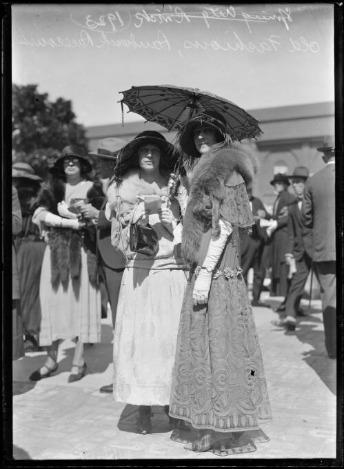 Women holding a parasol at Randwick Racecourse, Sydney, 1923 [picture]