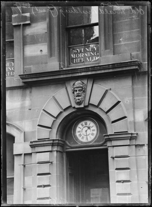 Caxton head and clock above main entrance of Herald office building, Sydney, 1924 [picture]