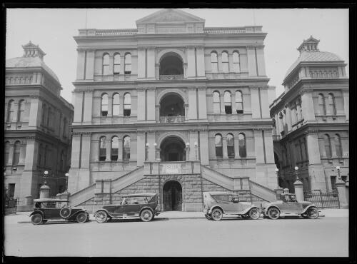 Entrance to Sydney Hospital, Sydney, ca. 1920s [picture]