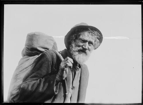 Swagman, Sydney, ca. 1930 [picture]