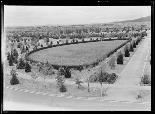 Park on Langdon Crescent opposite the Hotel Canberra, Canberra, 1933 [picture]