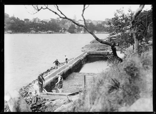 Residents building an ocean side swimming pool at Cremorne, Sydney, ca. 1920, 1 [picture]