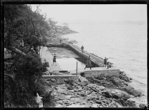 Residents building an ocean side swimming pool at Cremorne, Sydney, ca. 1920, 2 [picture]