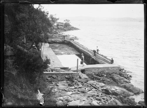 Residents building an ocean side swimming pool at Cremorne, Sydney, ca. 1920, 4 [picture]