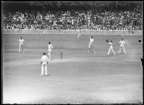 English cricket player Hedley Verity and Australian cricket player William Albert Stanley Oldfield during the England versus Australia Cricket test, Sydney Cricket Ground, Sydney, 8 December 1932 [picture]